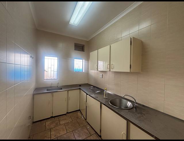528M² WAREHOUSE TO LET IN PAROW INDUSTRIAL